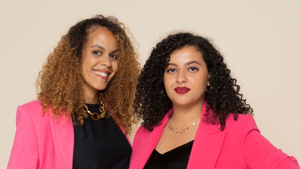 Portraitaufnahmen von Parissima Taheri und Farah Saad