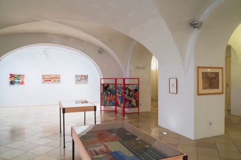 Ausstellungsansicht / exhibiton view, Stoffe im Raum, Universitätsgalerie der Angewandten im Heiligenkreuzer Hof Wien, 11.02. bis 10.04.2021, 2021, Foto / photo: Till Martin, © Universität für angewandte Kunst Wien, Kunstsammlung und Archiv / University for applied Arts Vienne, Collection and Archive
Werke von / artworks by: Sophie Esslinger, Maria Likarz Strauss, Julia Znoj, Sveta Mordovskaya