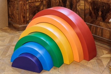 Yto Barrada, Rainbow, 2018, kleinste Größe 121
                                          x 59 x 18,5 cm, 6 Teile, Holz und Farbe, Courtesy die Künstlerin und Sfeir-Semler Gallery Beirut / Hamburg, Foto: kunst-dokumentation.com