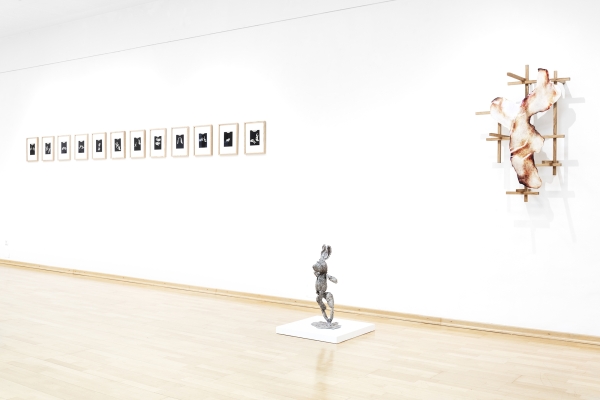 Ausstellungsansicht mit drei
                                          Arbeiten
