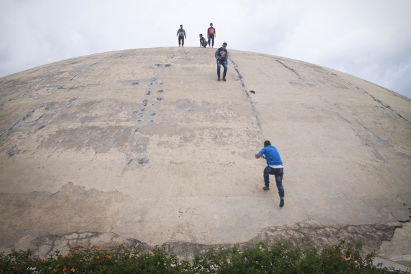 Foto: Julien Lanoo, Oscar Niemeyer, Tripoli,
                                          Karami International Fair