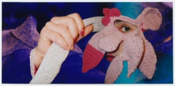 Gesicht mit gestrickter Maske