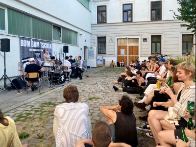 Kollektiv: Bum Bum Tschak _Bum Bum Tschak_2023_Angewandte
                                          Festival_Photo by Mark Chehodaiev