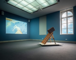 about the work: Lean In (installation) – compiled of: Studien (drawing),
                                          They Say (video), Little Friend (sculpture) Photo: Henning Krause (Bilder: Installation) 