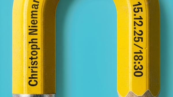 The event poster Christoph Niemann The Art of Change
                                          shows a yellow pencil on a blue background.