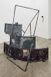 die Hebamme (aus der Serie leichte Mädchen), 2020 emaillierter Stahl, Matzleinsdorfer Keramik, Wachs 178
                                          x 110,5 x 196,5 cm