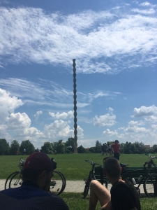 Studienreise
                                          per Rad zur Endlosen Säule von Constantin Brancusi, Rumänien, Foto: Skulptur und Raum