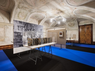 Ausstellungsansicht, Lill Tschudi – Franz Čižek. A delightful sort of game, Universitätsgalerie der Angewandten im Heiligenkreuzerhof
                                          © Kunstsammlung und Archiv, Universität für angewandte Kunst Wien, Foto: Manuel Carreon Lopez, kunst-dokumentation.com