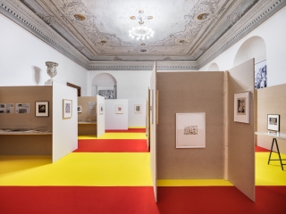 Ausstellungsansicht, Lill Tschudi – Franz Čižek. A delightful sort of game, Universitätsgalerie der Angewandten im Heiligenkreuzerhof
                                          © Kunstsammlung und Archiv, Universität für angewandte Kunst Wien, Foto: Manuel Carreon Lopez, kunst-dokumentation.com