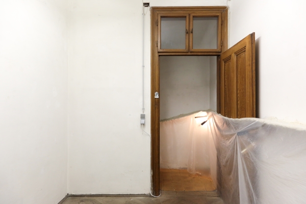 installation view, Ian Waelder, accompaniment,
                                          2025, paper mache, new and used piano keys, plastic film, air-dry porcelain, prints on paper, tape, switched-on light bulbs,
                                          site specific dimension, Images courtesy of the artists and Laurenz, Vienna. Photos by Aaron Amar Bhamra.