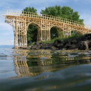 Bildstein/Glatz; "So weit das Budget reicht"; 2009; Holz, Schrauben, temporre Installation, Kunsthalle Arbon/Schweiz; 9 x 28 x 5 m; Foto: Bildstein/Glatz: 